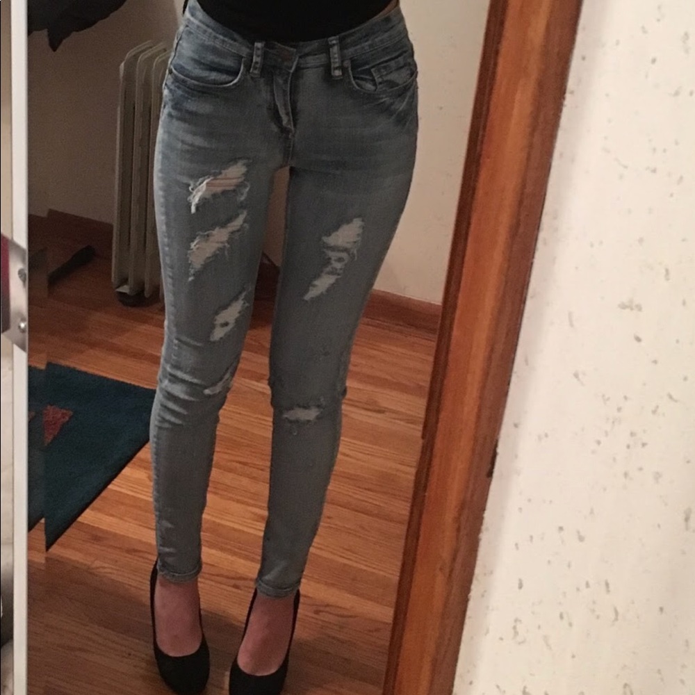 High wasted distressed jeans